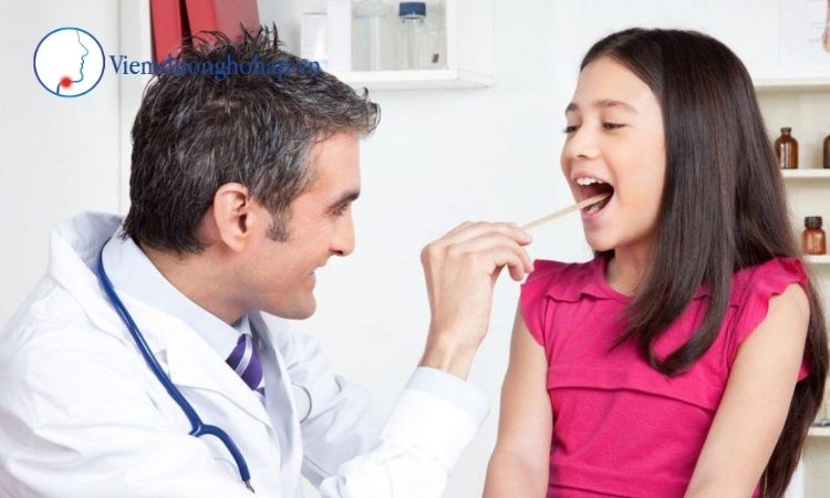 Khi nào đau họng cần đi khám bác sĩ? 1